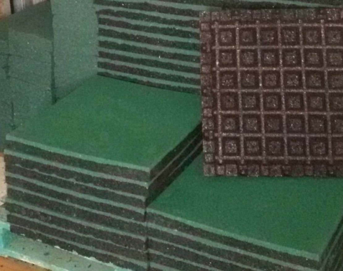 Резиновая плитка 500x500 (П) для сыпучей поверхности - вид 1